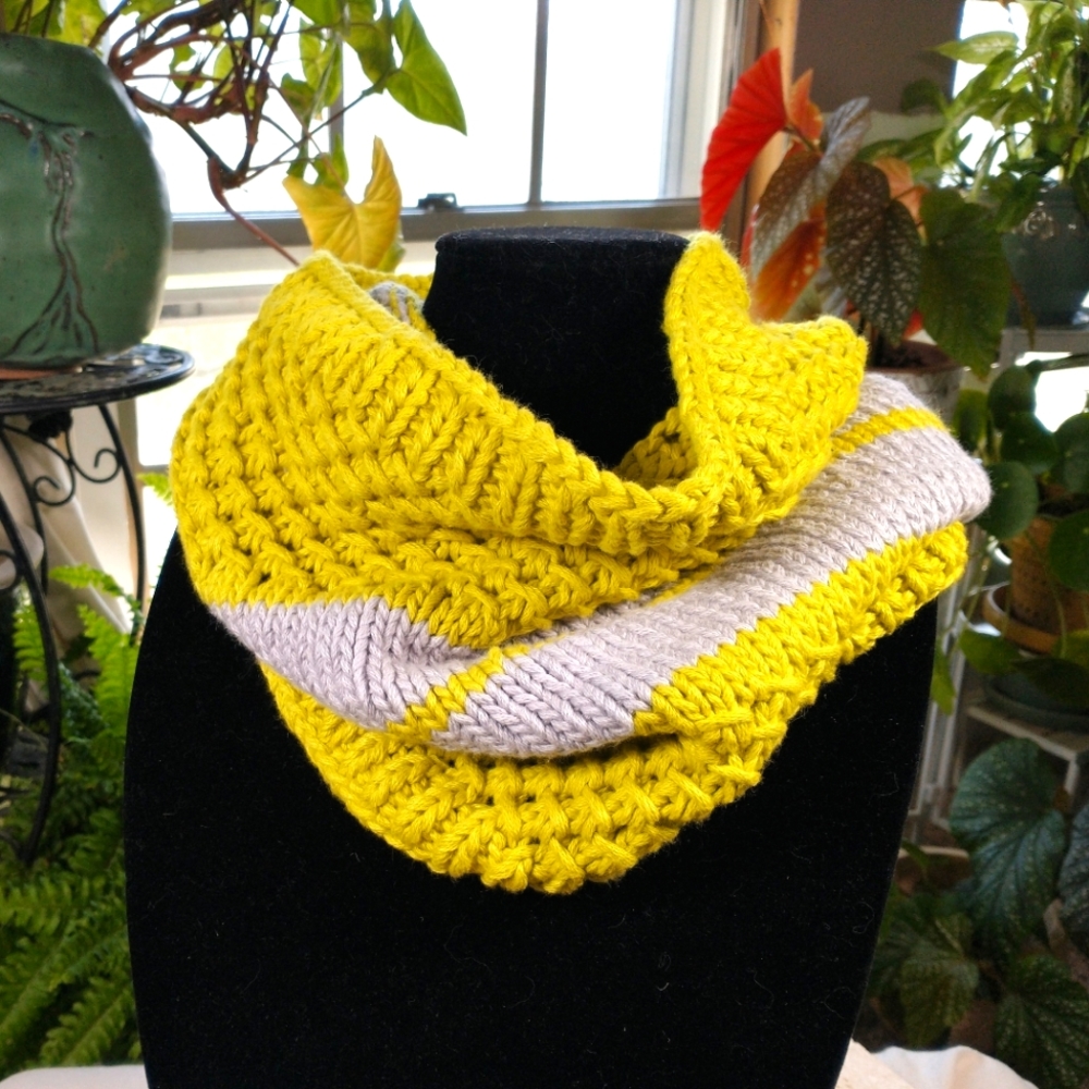 NWOT Handmade Women's Knitted Organic Cotton Chunky Cowl Scarf in Wolf Lichen